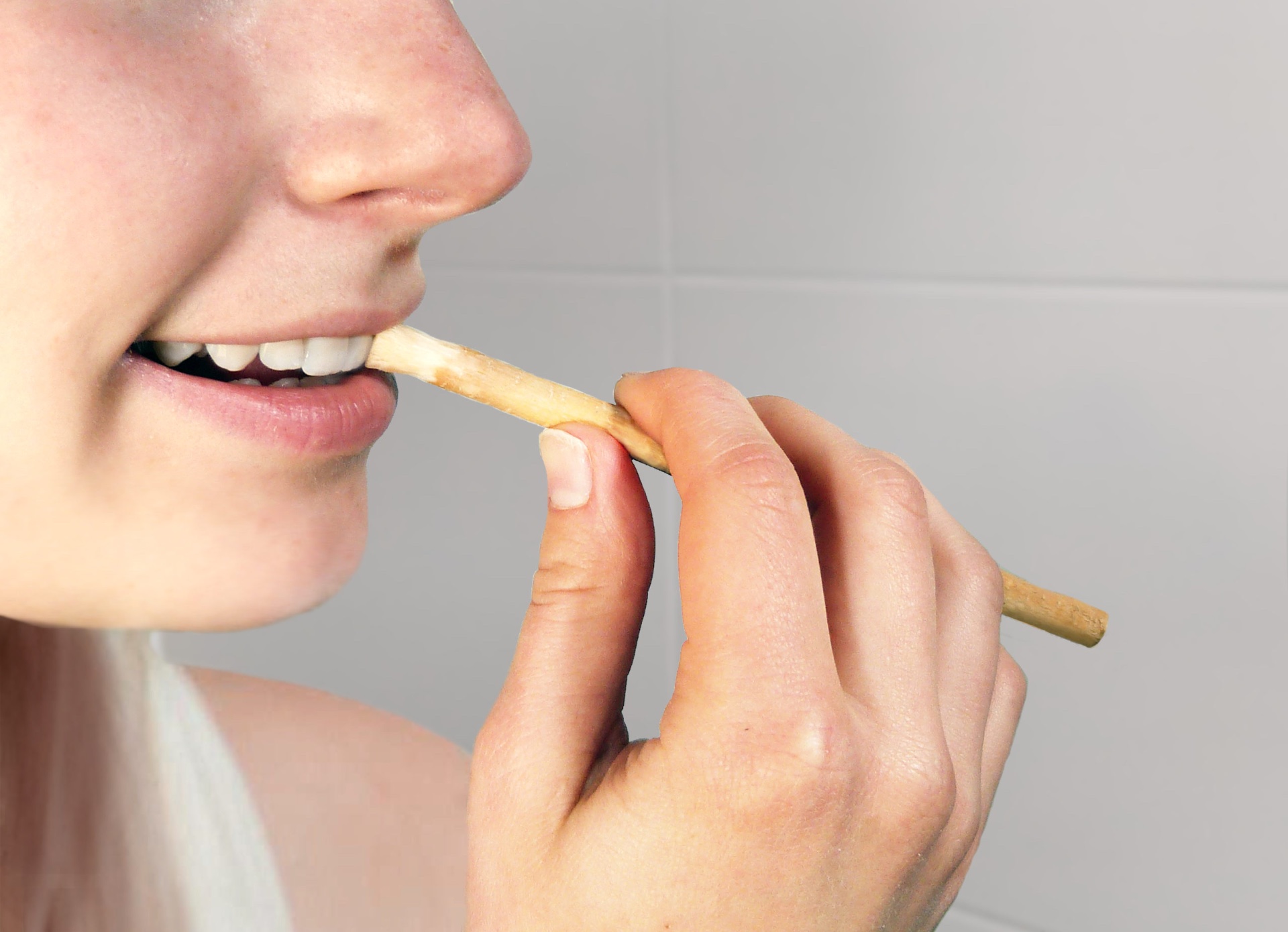 Frau nutzt den JawStick Kaustick